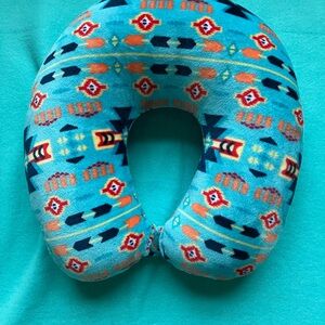 Colorful print neck pillow and fleece blanket